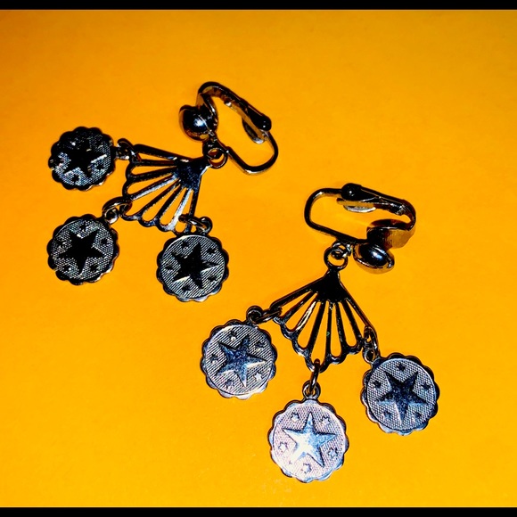 Clip on earrings - Picture 1 of 1